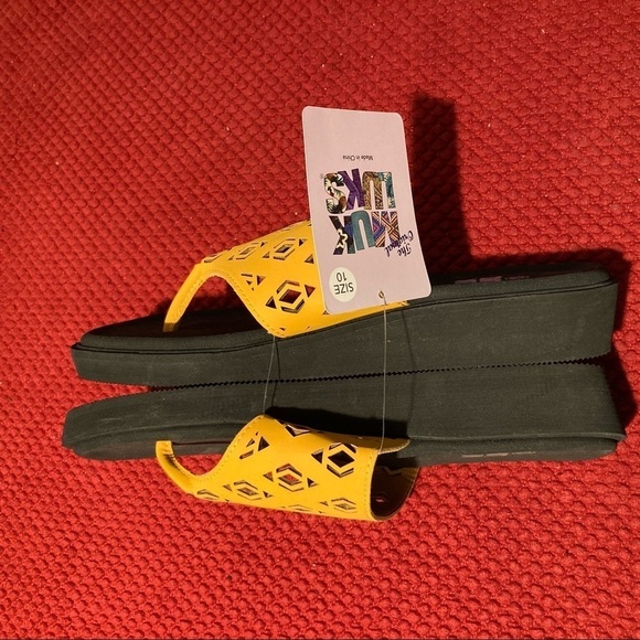 MUK LUKS Sz 10 Laser Cut Outs Aztec Inspired Yellow Slip On 1.5” Platforms - Picture 4 of 7